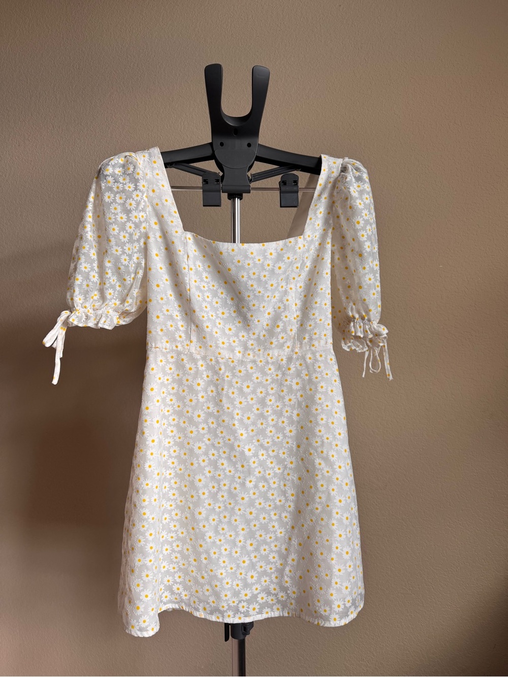 Forever 21 White Daisy Square-Neck Midi Dress